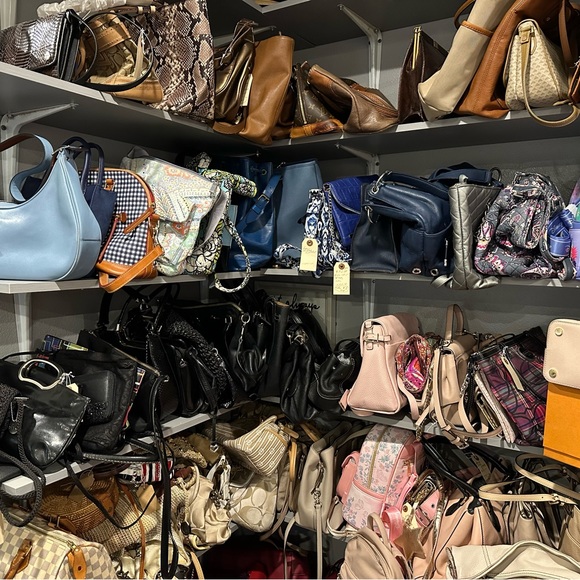 Co Hosting, join me! 😊🤩 ❤️🤩 - Picture 5 of 12